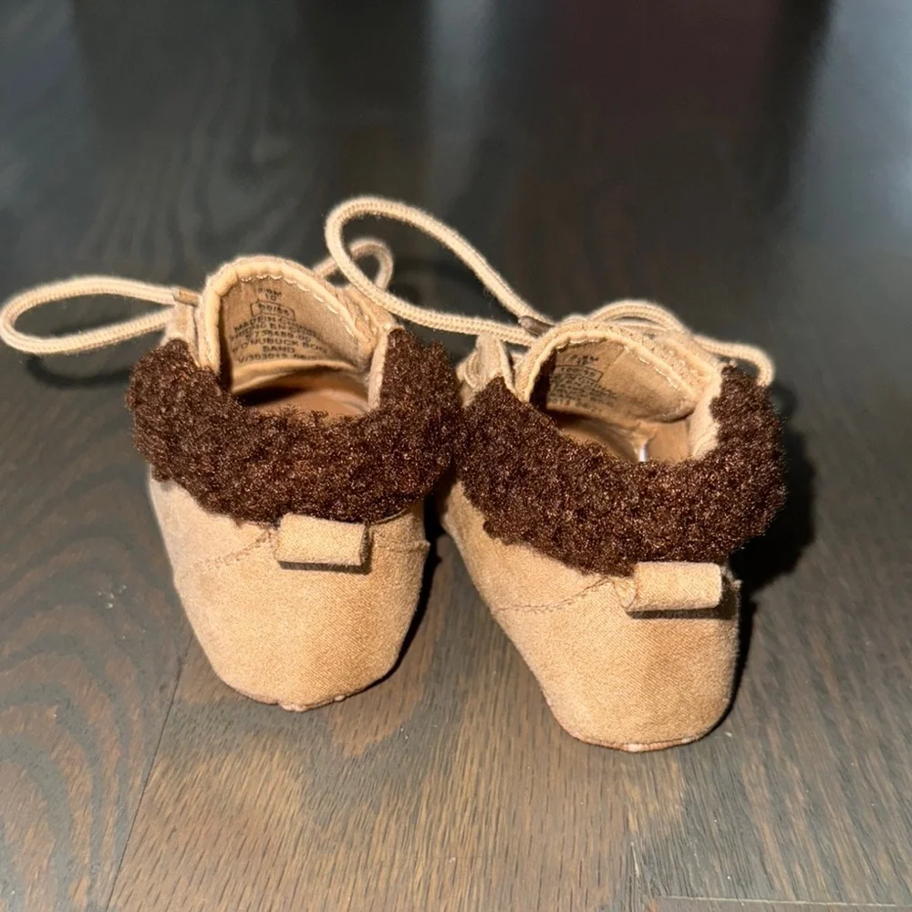 Old Navy Sand/Sherpa Faux-Suede Lace-Up Boots | 3-6M